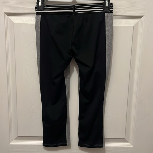 Under Armour Capris - Picture 5 of 6